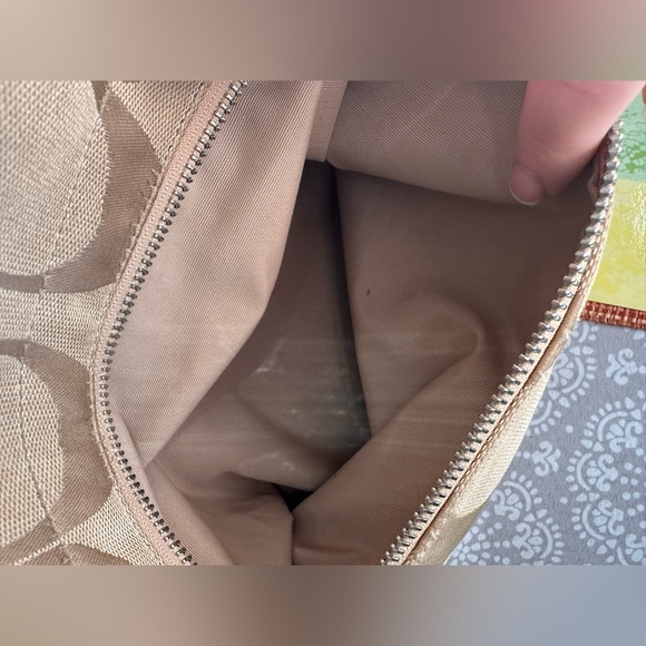 Price is firm- Coach C1060-F15067 - Picture 11 of 16